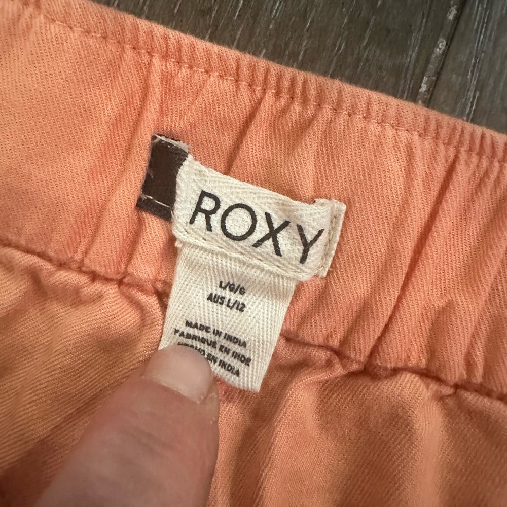 Roxy Brand Shorts - Picture 2 of 5